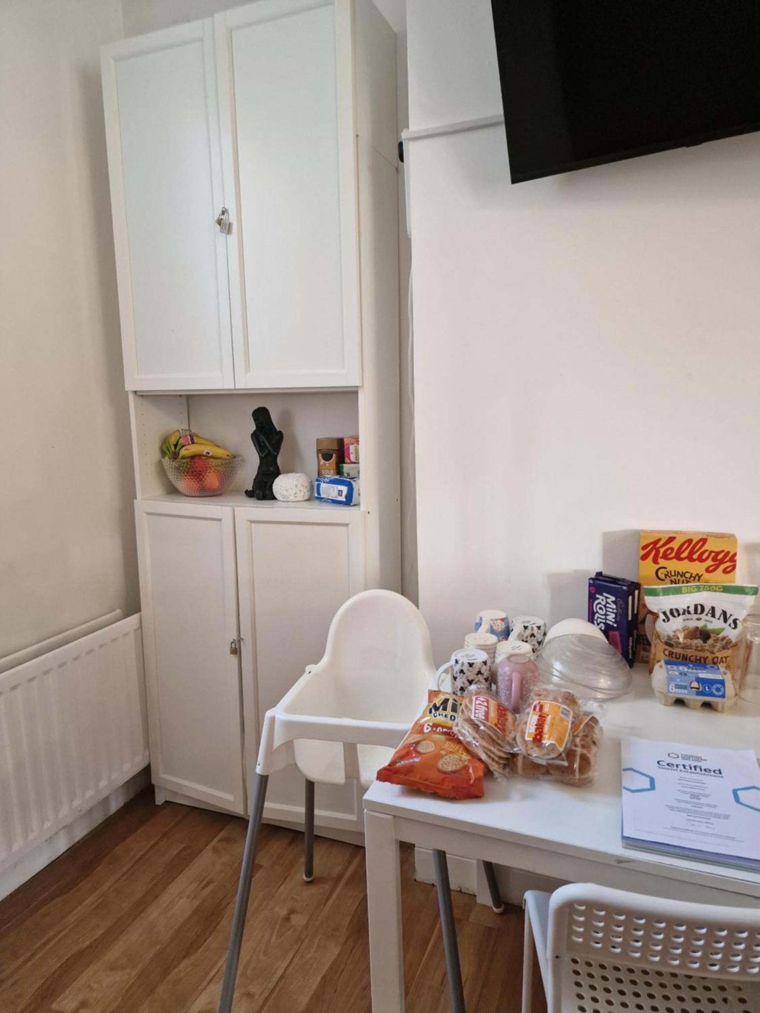Aunty Katie'S House, Ni Tourist Board Certified & Located On The Main Oldpark Road To Belfast, With Free Continental Breakfast & Free Ultra Fast Sky Internet, Free Sky Sports & Free Sky Cinema, Self-Check In After 10Pm Gmt Hostel Екстериор снимка