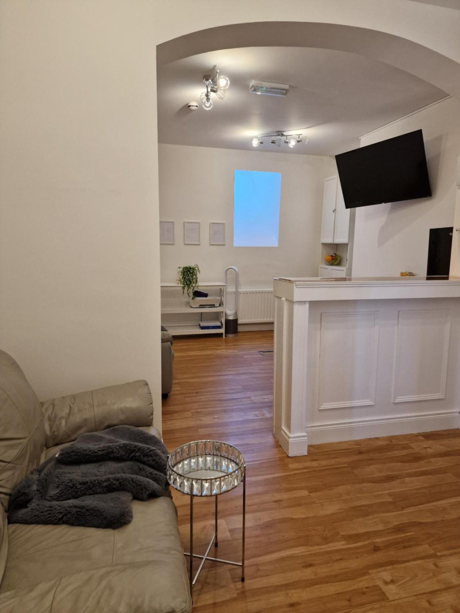 Aunty Katie'S House, Ni Tourist Board Certified & Located On The Main Oldpark Road To Belfast, With Free Continental Breakfast & Free Ultra Fast Sky Internet, Free Sky Sports & Free Sky Cinema, Self-Check In After 10Pm Gmt Hostel Екстериор снимка