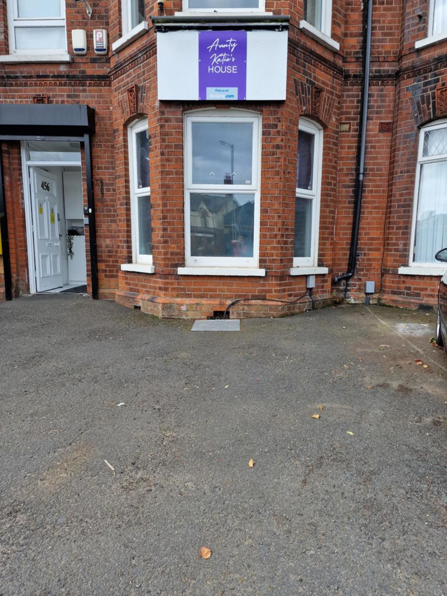 Aunty Katie'S House, Ni Tourist Board Certified & Located On The Main Oldpark Road To Belfast, With Free Continental Breakfast & Free Ultra Fast Sky Internet, Free Sky Sports & Free Sky Cinema, Self-Check In After 10Pm Gmt Hostel Екстериор снимка
