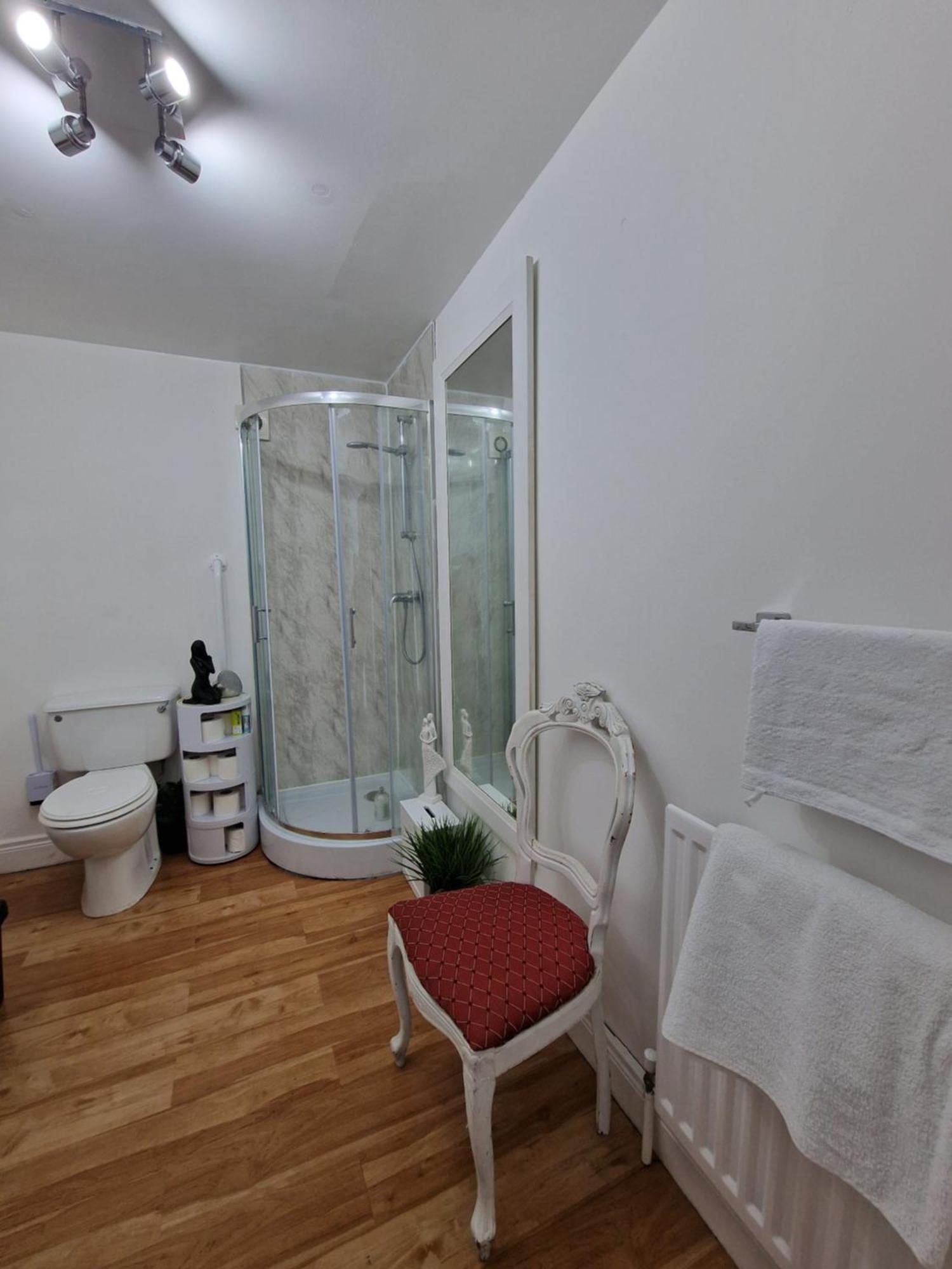 Aunty Katie'S House, Ni Tourist Board Certified & Located On The Main Oldpark Road To Belfast, With Free Continental Breakfast & Free Ultra Fast Sky Internet, Free Sky Sports & Free Sky Cinema, Self-Check In After 10Pm Gmt Hostel Екстериор снимка