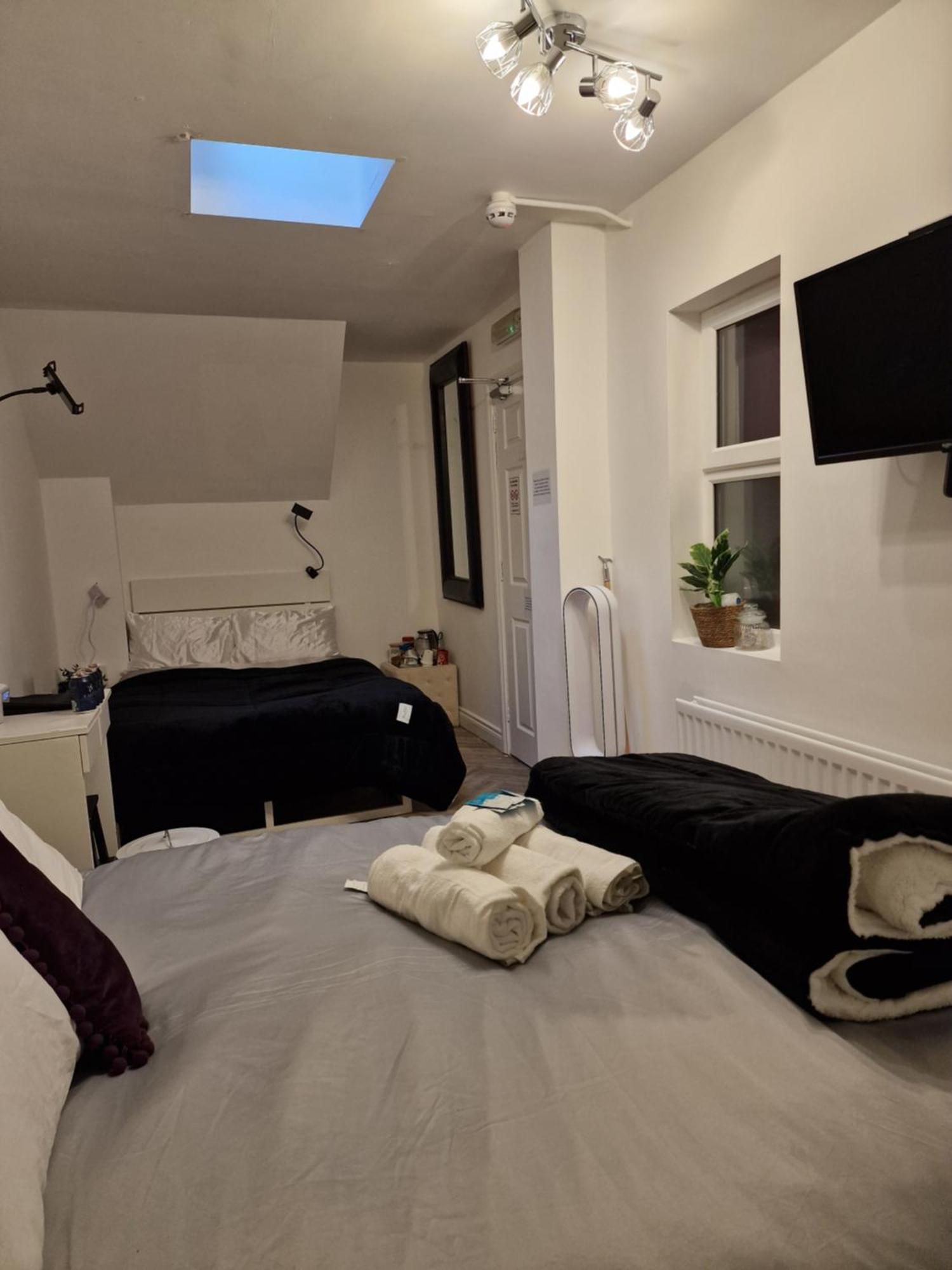 Aunty Katie'S House, Ni Tourist Board Certified & Located On The Main Oldpark Road To Belfast, With Free Continental Breakfast & Free Ultra Fast Sky Internet, Free Sky Sports & Free Sky Cinema, Self-Check In After 10Pm Gmt Hostel Екстериор снимка