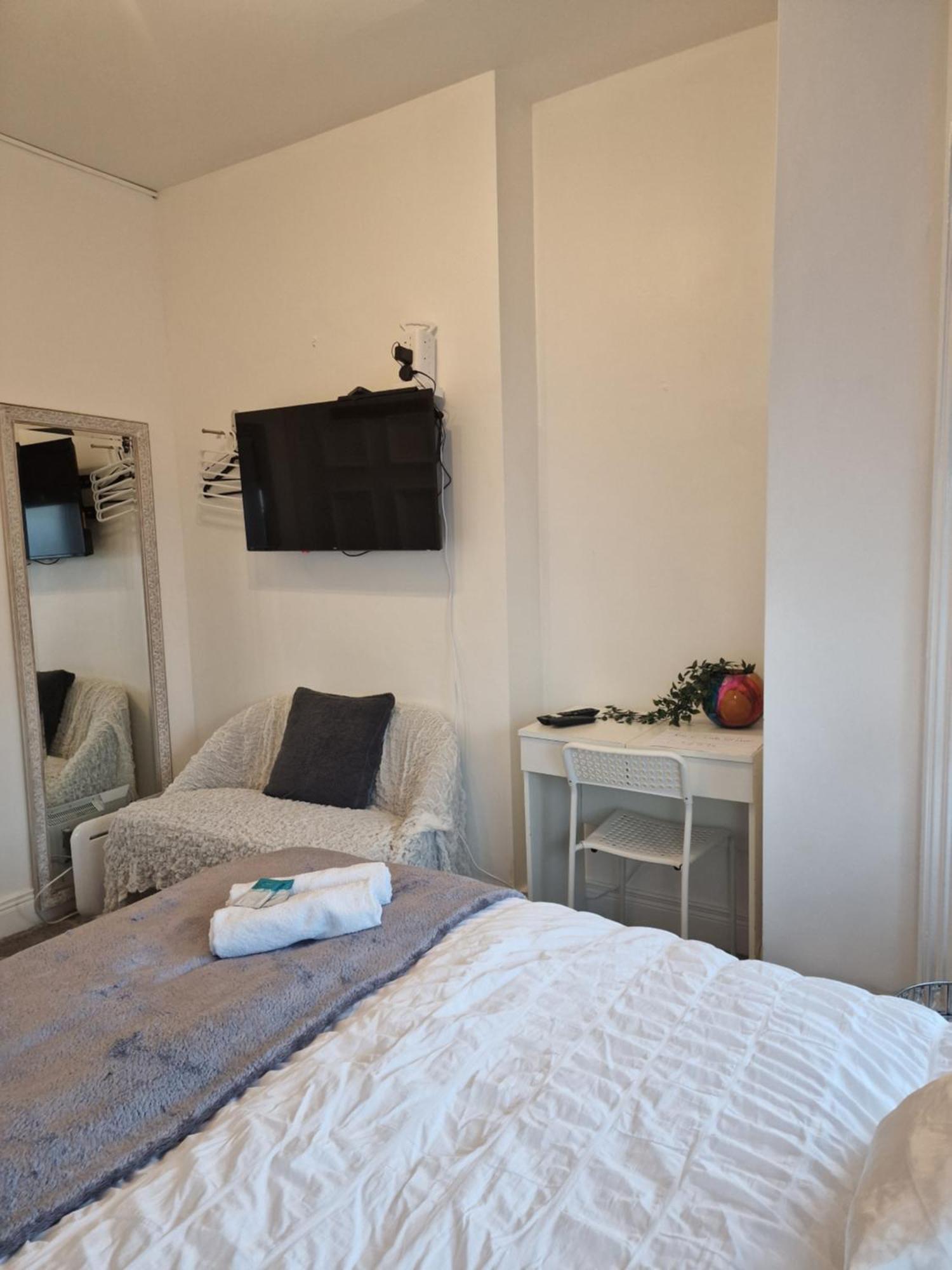 Aunty Katie'S House, Ni Tourist Board Certified & Located On The Main Oldpark Road To Belfast, With Free Continental Breakfast & Free Ultra Fast Sky Internet, Free Sky Sports & Free Sky Cinema, Self-Check In After 10Pm Gmt Hostel Екстериор снимка
