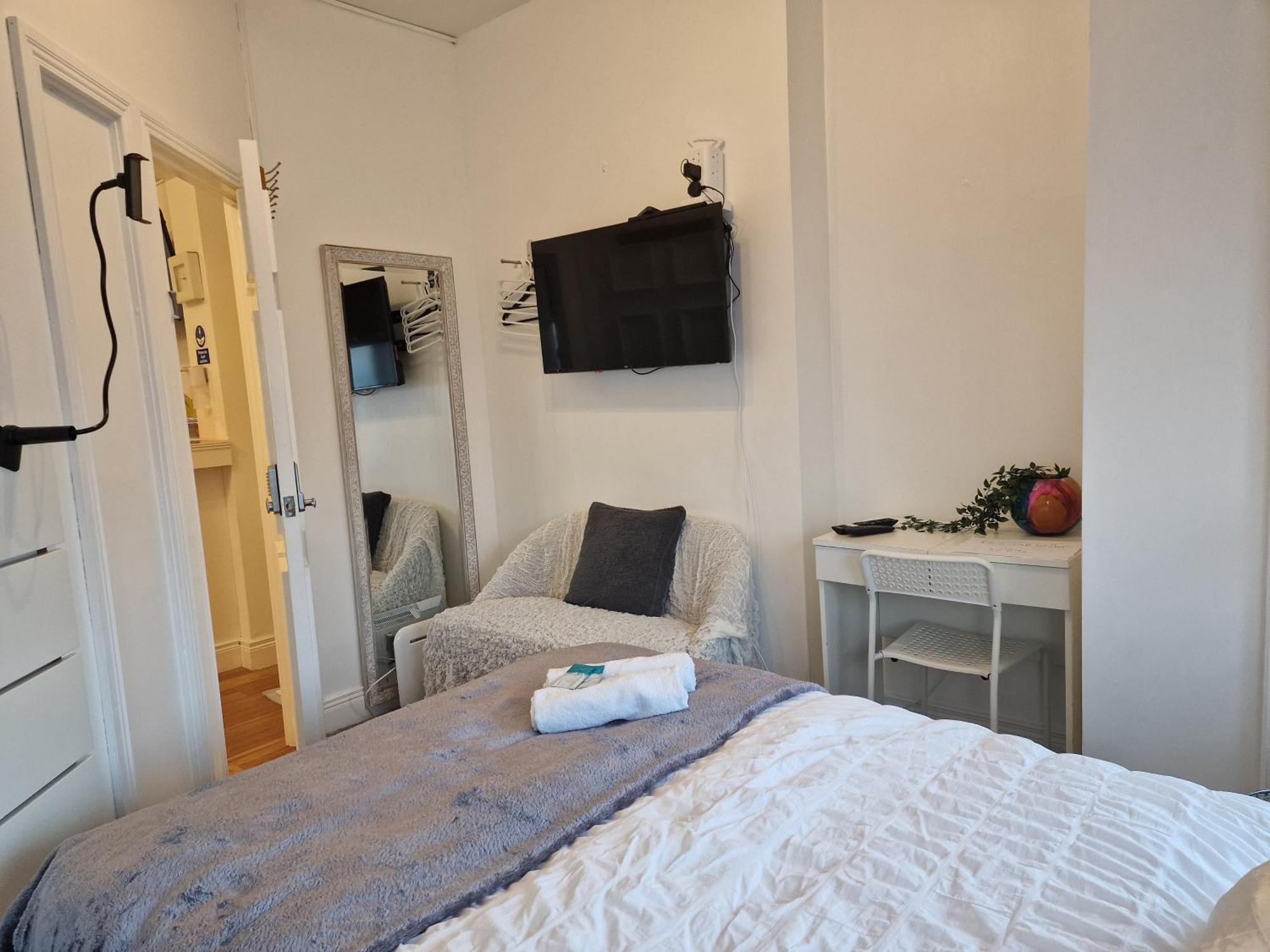 Aunty Katie'S House, Ni Tourist Board Certified & Located On The Main Oldpark Road To Belfast, With Free Continental Breakfast & Free Ultra Fast Sky Internet, Free Sky Sports & Free Sky Cinema, Self-Check In After 10Pm Gmt Hostel Екстериор снимка