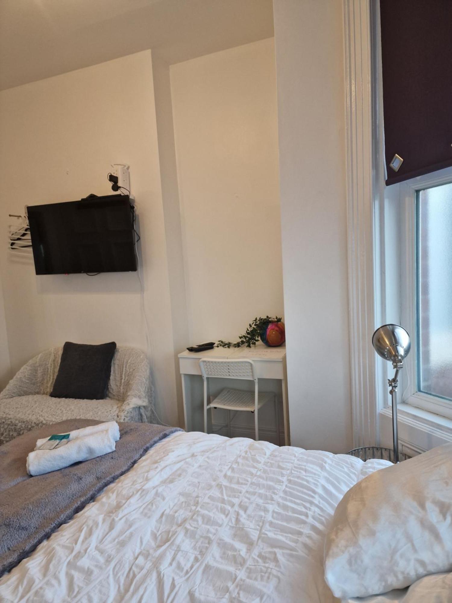 Aunty Katie'S House, Ni Tourist Board Certified & Located On The Main Oldpark Road To Belfast, With Free Continental Breakfast & Free Ultra Fast Sky Internet, Free Sky Sports & Free Sky Cinema, Self-Check In After 10Pm Gmt Hostel Екстериор снимка